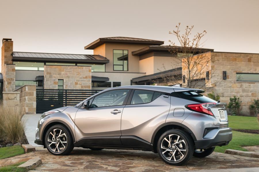  Toyota C-HR 2017 года  (NA) (фото 21 из 44)